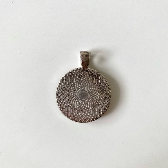 Letter “R” Initial Necklace Keychain Resin Pendant - Picture 6 of 9